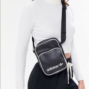 adidas original  mini airliner crossbody bag black